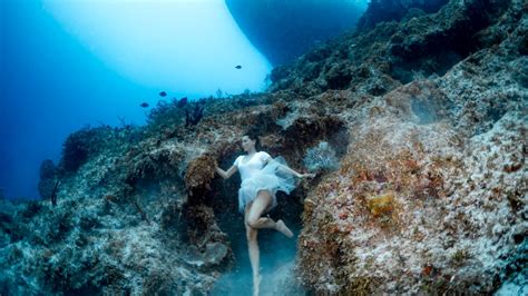 Guinness World Record for deepest underwater photo shoot